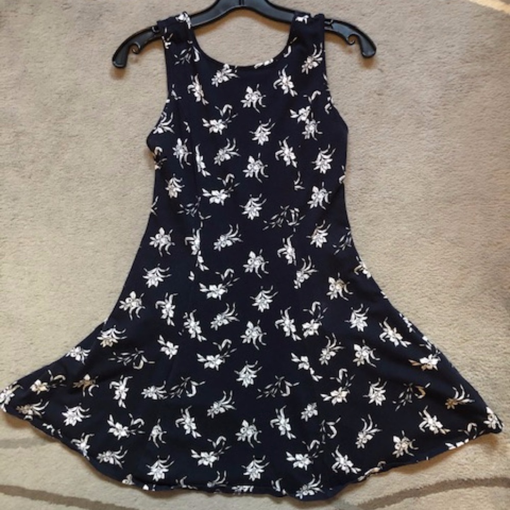 Forever 21 Floral Navy Blue Mini Dress